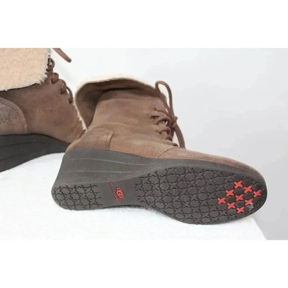 UGG ZEA leather wedge booties 11 - Picture 8 of 13